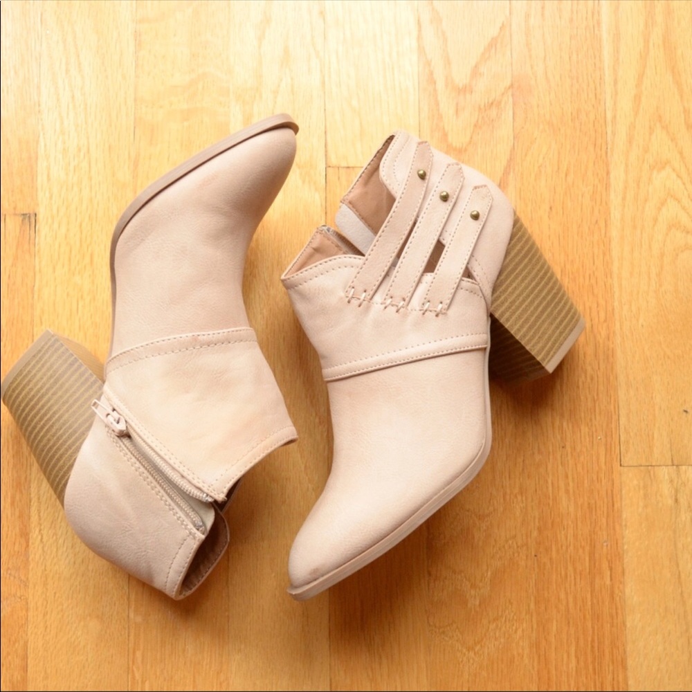 Quipd size 8 neutral bootie