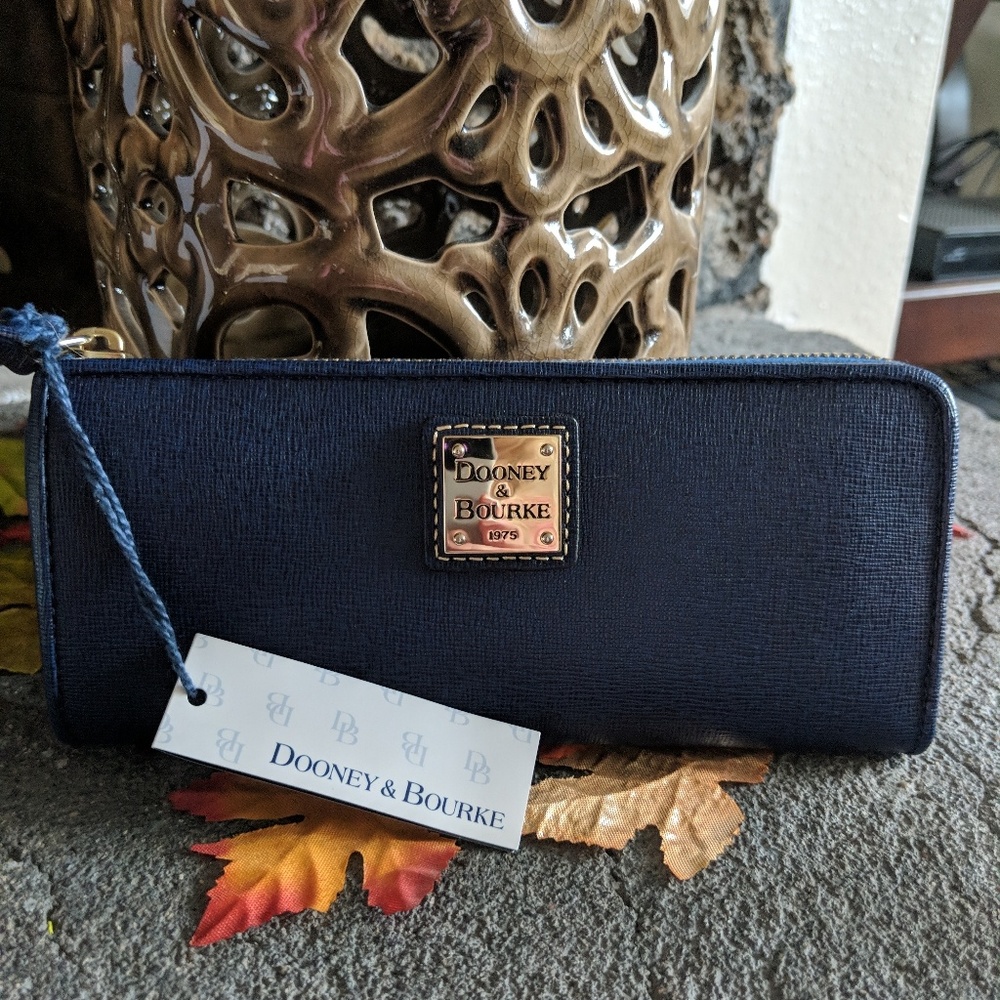 😊😊😊SOLD😊😊😊D & Bourke Saffiano Clutch Wallet