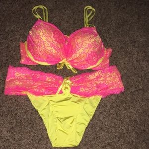 LIKE NEW  BEACH BUNNY SWIM SUIT