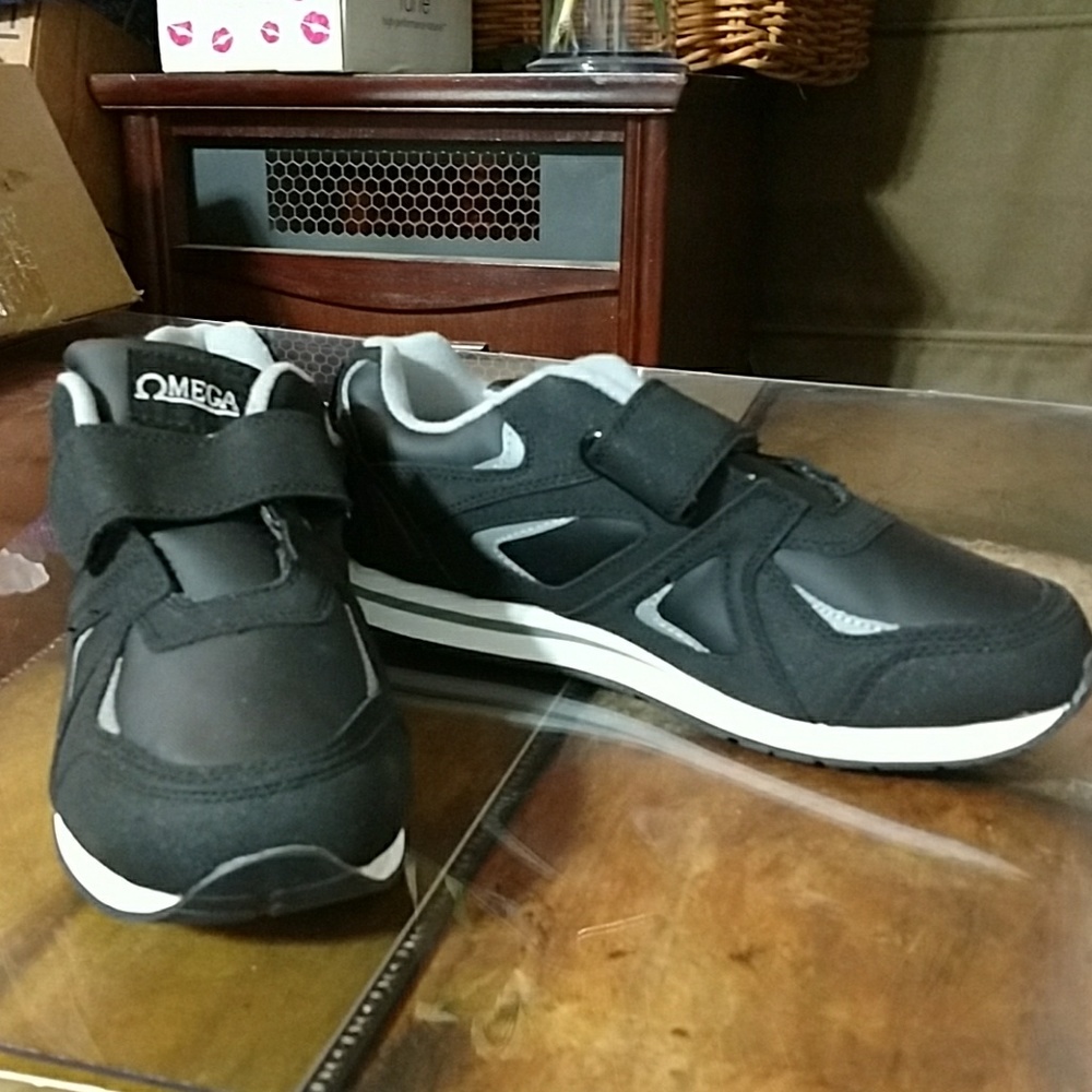 Omega comfort zone athletic shoes