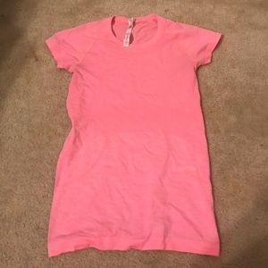 Lululemon workout shirt.