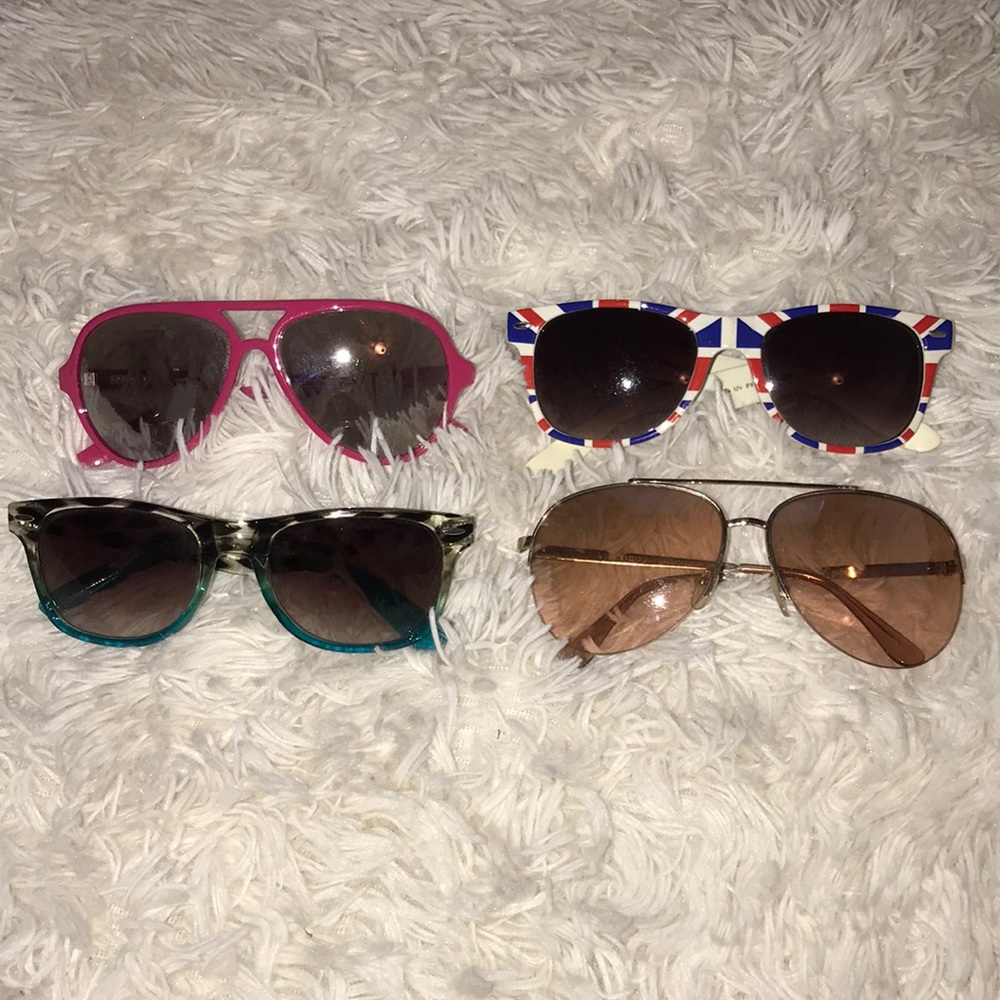 4 Pairs of sunglasses