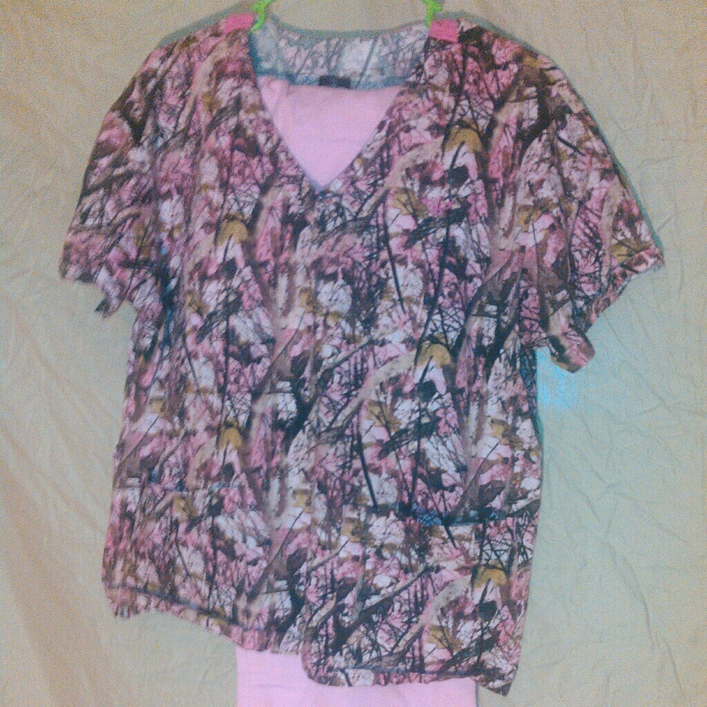 Pink camo Med Couture scrub top with free Bottoms