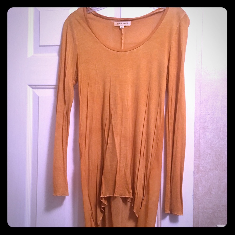 Size small black swan high low top