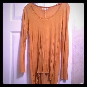 Size small black swan high low top