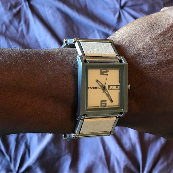 White Leather and Steel Fossil Watch - Picture 3 of 4