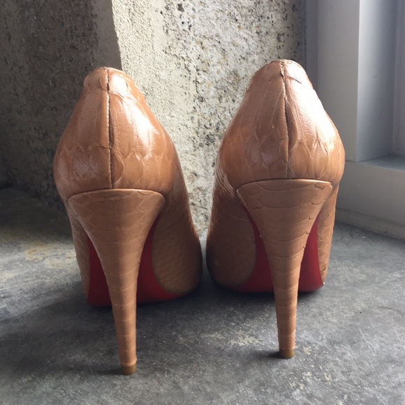 Christian Louboutin Nude Python Pump - Picture 5 of 8