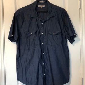 Fitted blue cotton short sleeve button down shirt