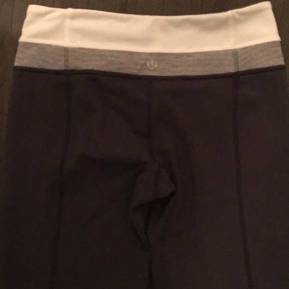 SOLD. Lululemon grove pants size 4. SOLD - Picture 4 of 8