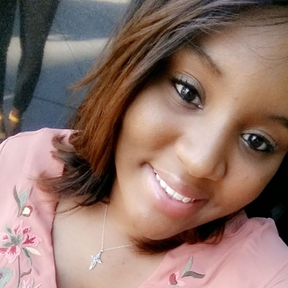 Meet your Posher, Alexis