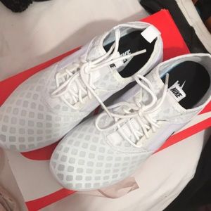 White nike juvenate sneakers