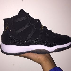 Heiress 11s Black & White