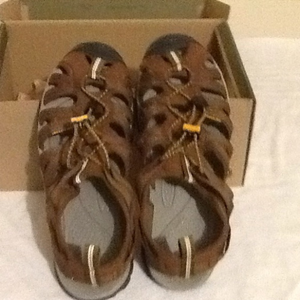 brown sz9 KEEN Sandals like new Waterproof