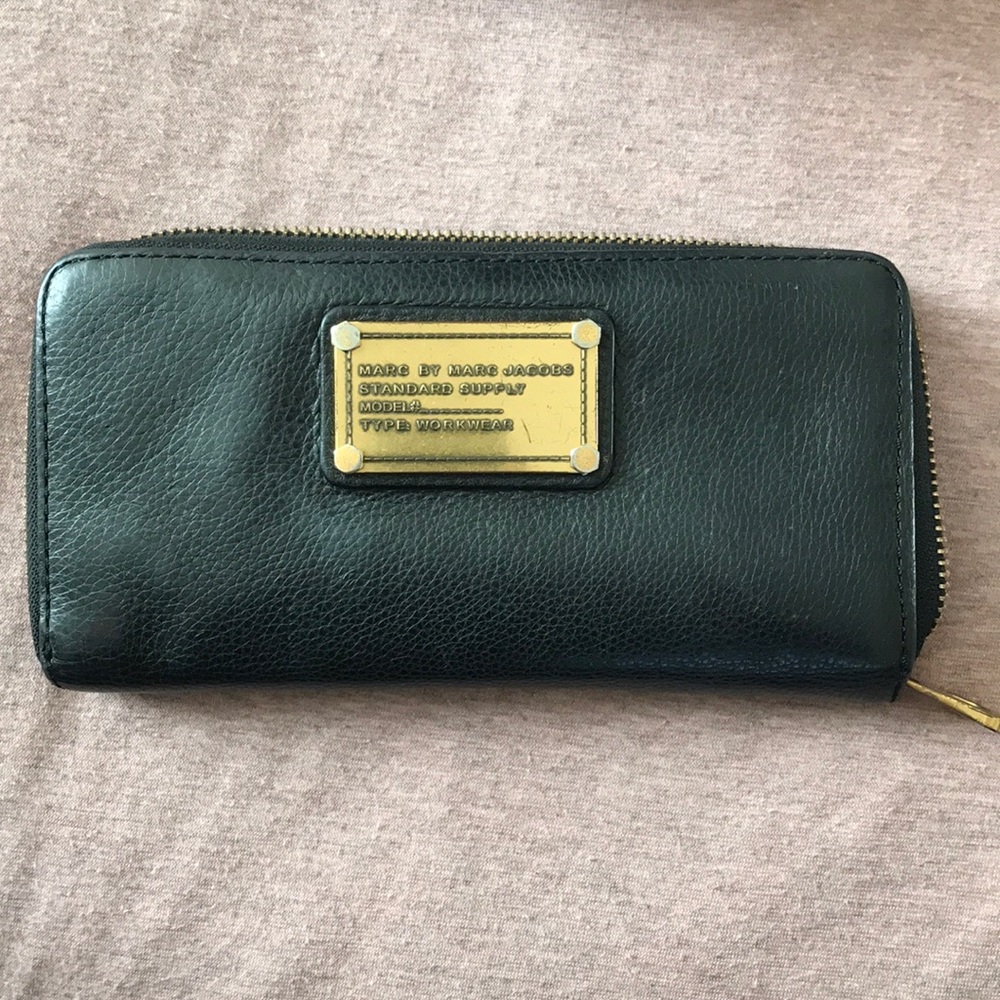 MARC BY MARC JACOBS Classic Q  Zip Around Wallet