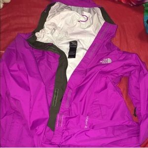 Northface Windbreaker🌪💜