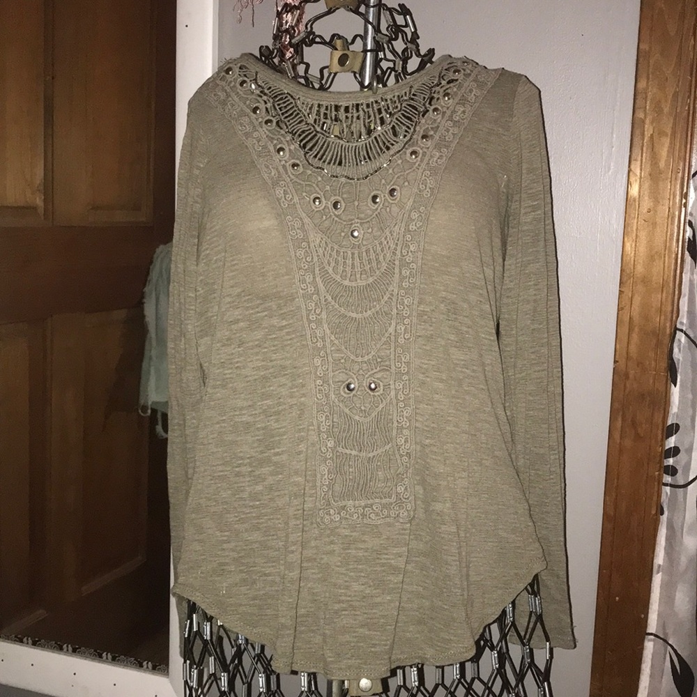 Army green long sleeved thin shirt