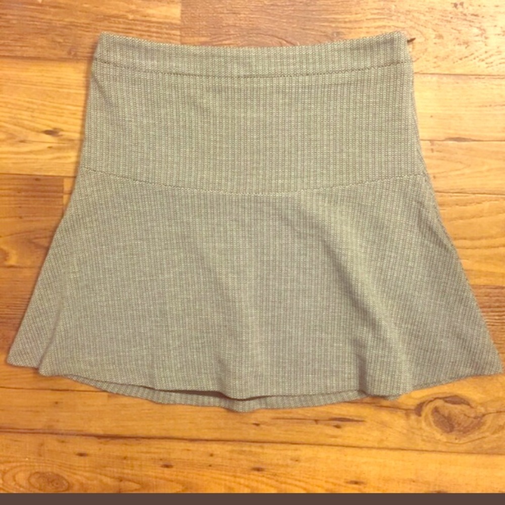 Grey knit skirt
