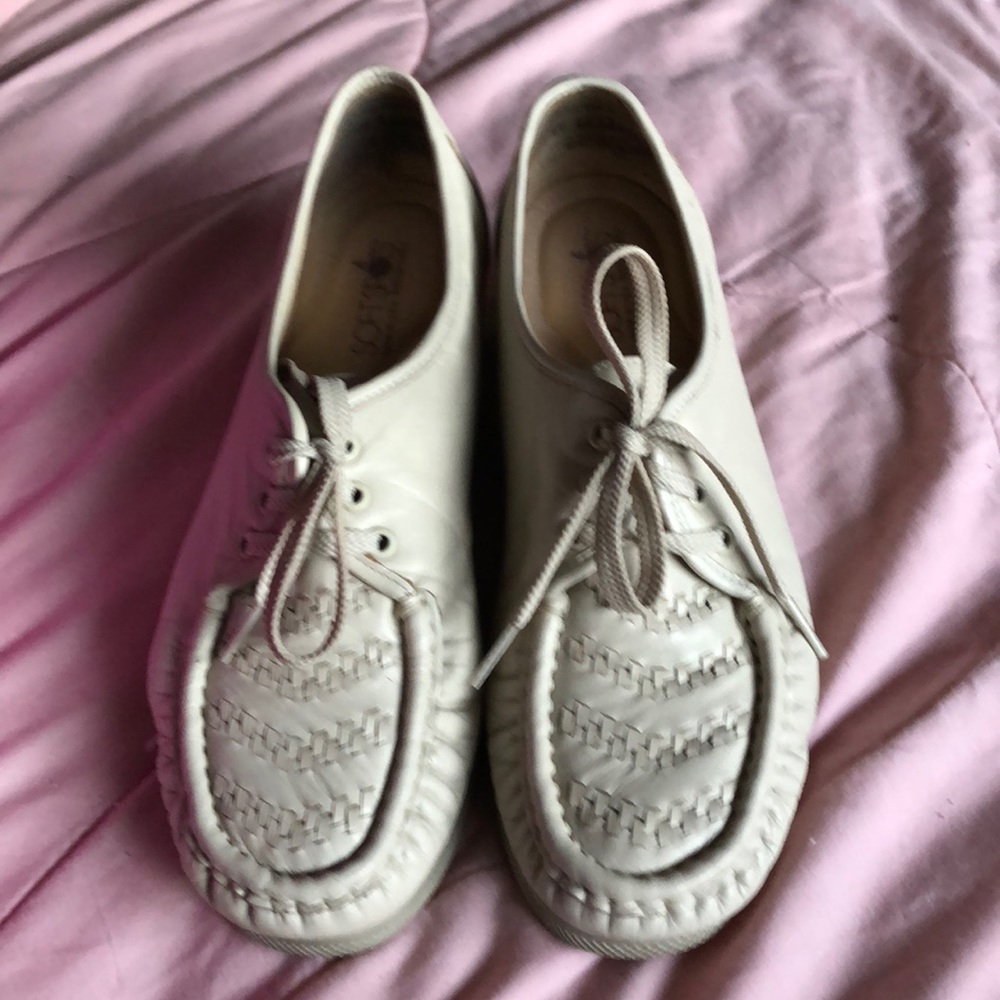Softspots bone 9.5 shoes.