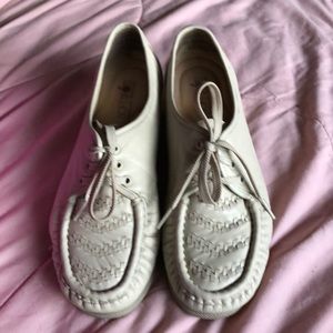 Softspots bone 9.5 shoes.