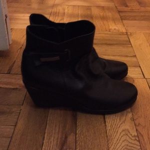 Super comfy black booties
