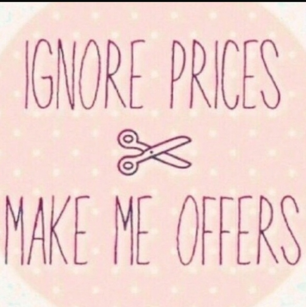 🌹COME CHECK OUT MY CLOSET🌹