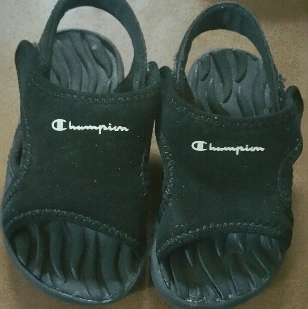 Champion Black Toddler Sandals. Size 5.5