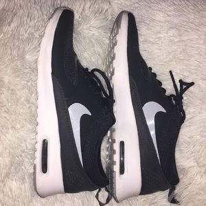 🌸ON HOLD🌸Black NIKE Thea sneakers