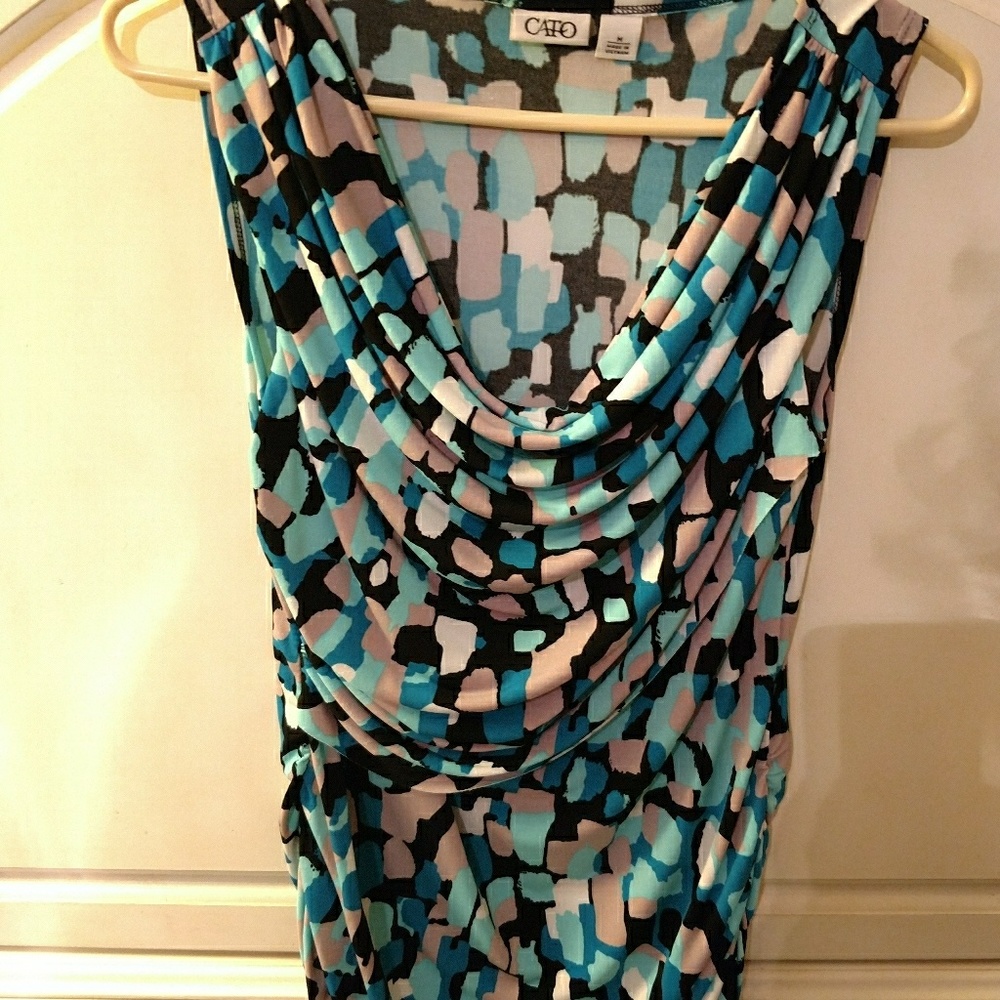 Ladies sleeveless top. Size medium.