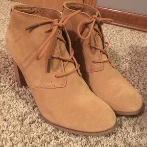 SZ 9 Toms tan ankle boot