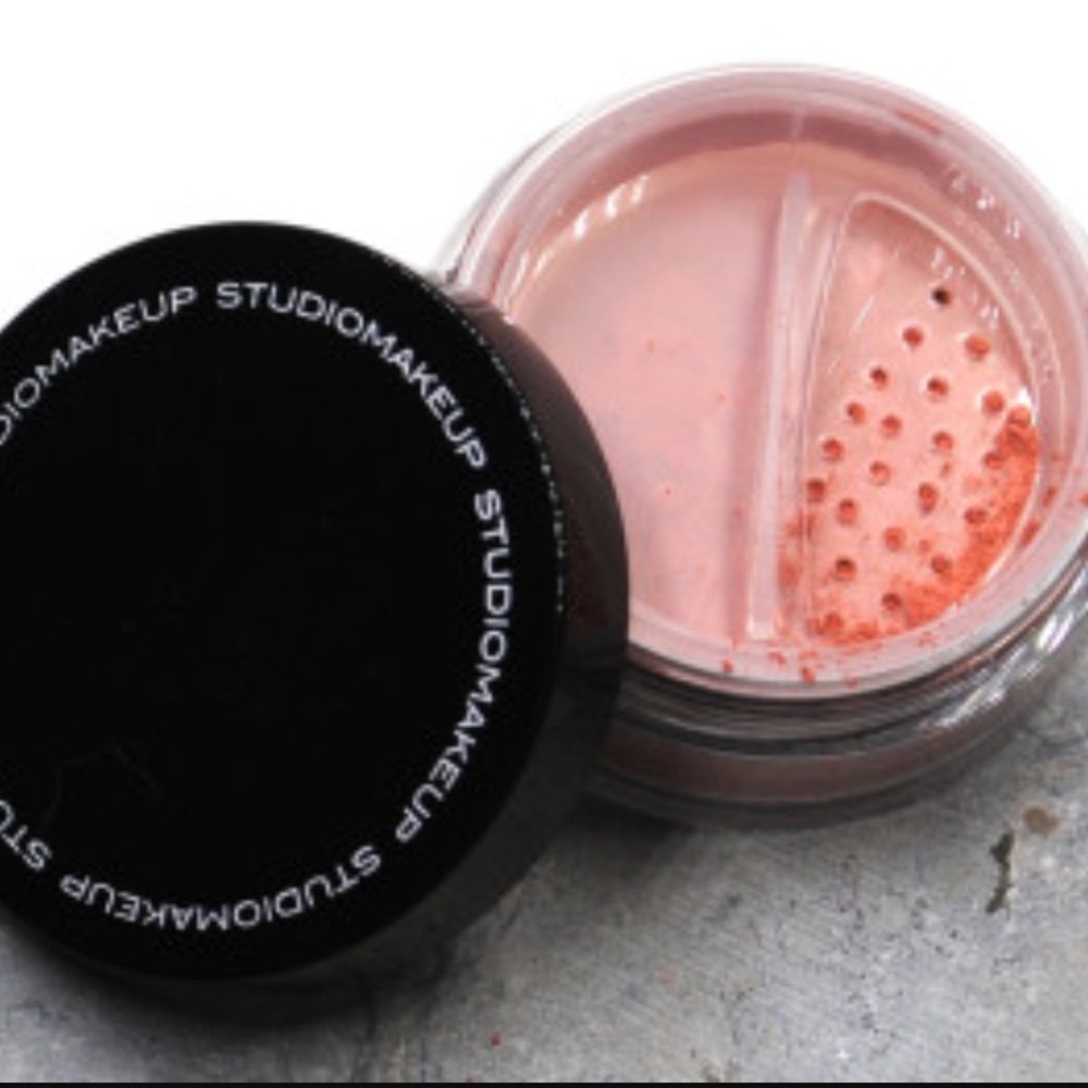 Studio Makeup Luminous Loose Blush