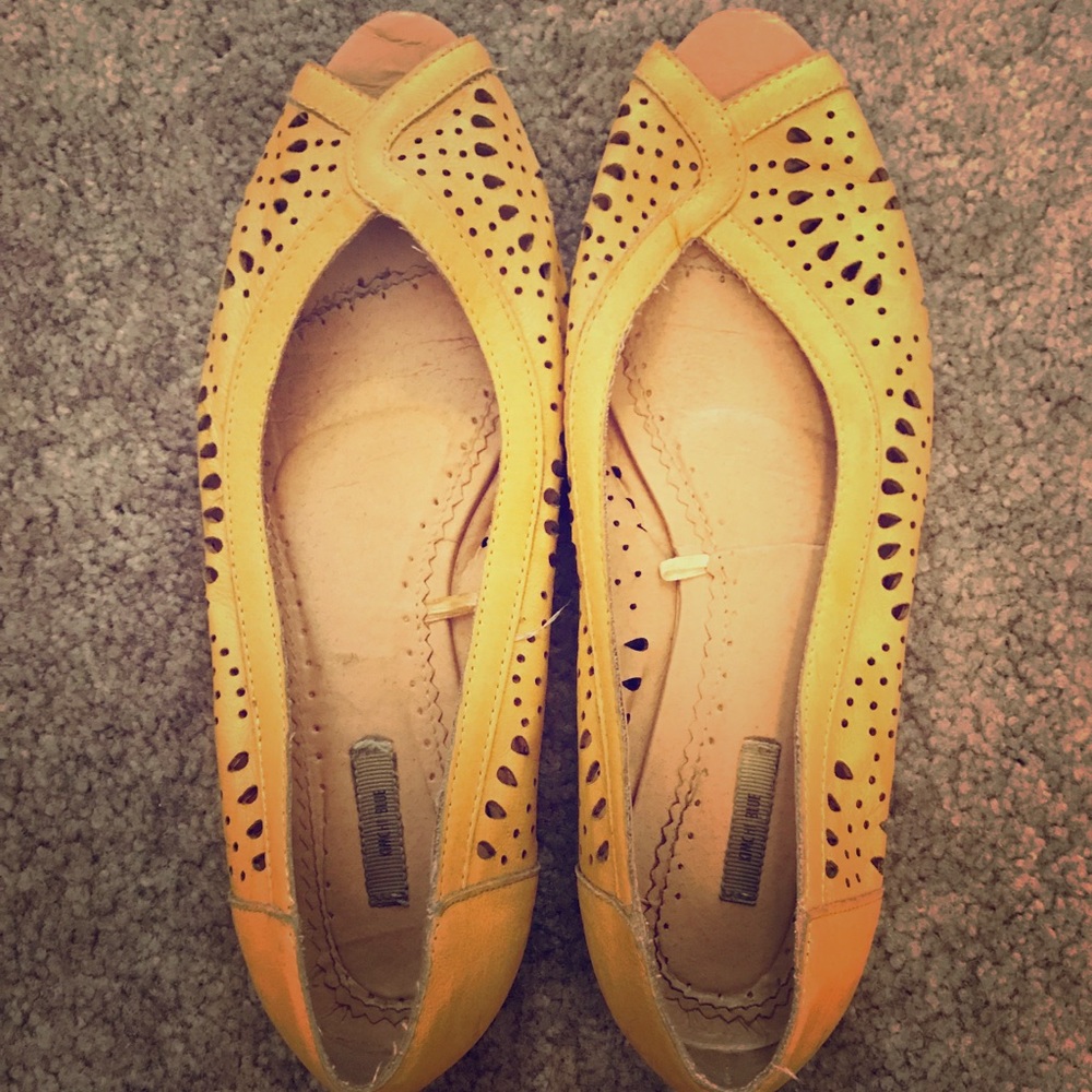 Kimachi Blue Yellow Peep Toe Flats
