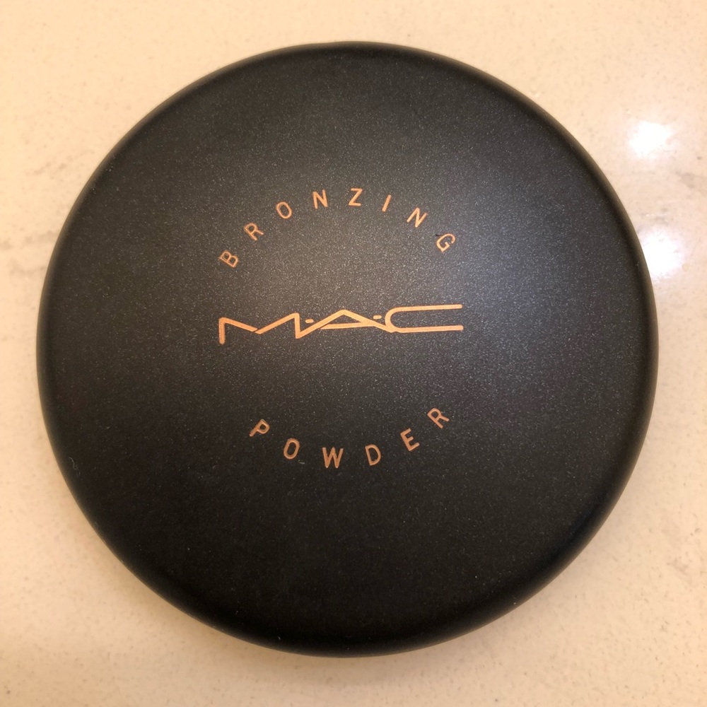 Mac Bronzing Powder in Golden!