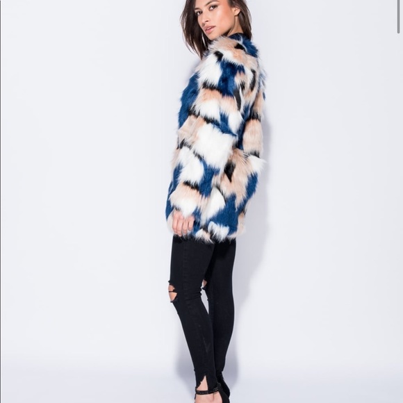 🎉 HOST PICK 💙Daphne Multi Faux Fur Coat💙 - Picture 4 of 7