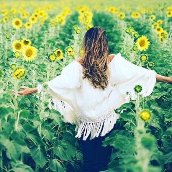 Elan beige pancho top - Picture 2 of 3