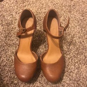 Chunky heeled brown Steve Madden Dupe.