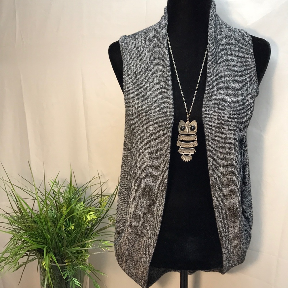 Robin K. Sleeveless vest sweater