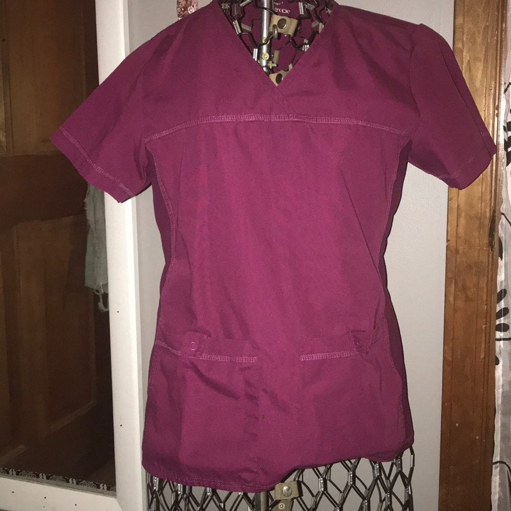 Cherokee wine color scrub top XS