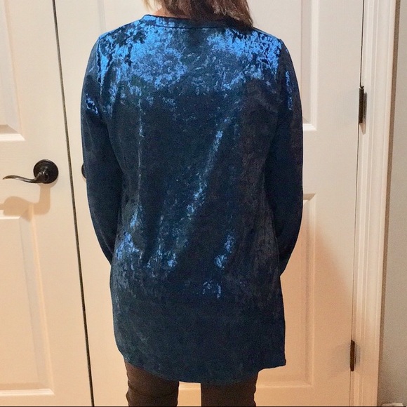 Runs Small 🌷 Teal Velvet Knot Tunic - Picture 2 of 5