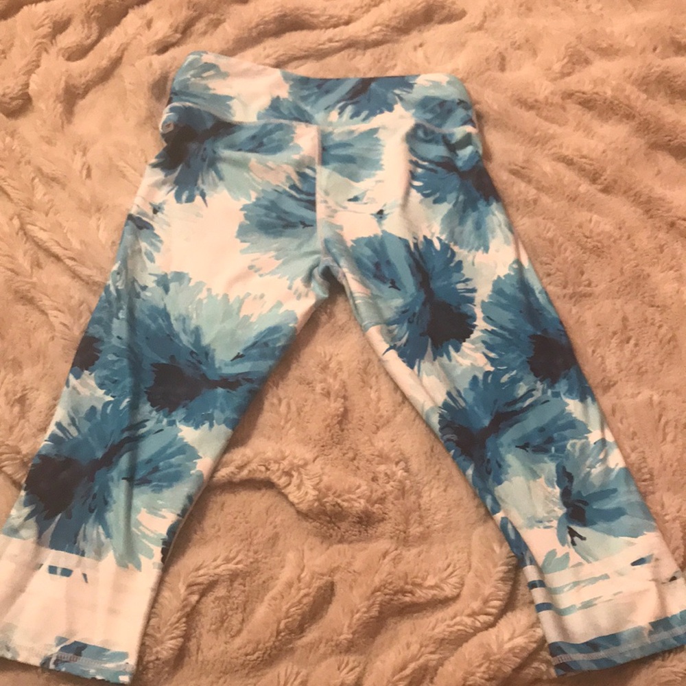 Fabletics workout capris🔥final price drop!