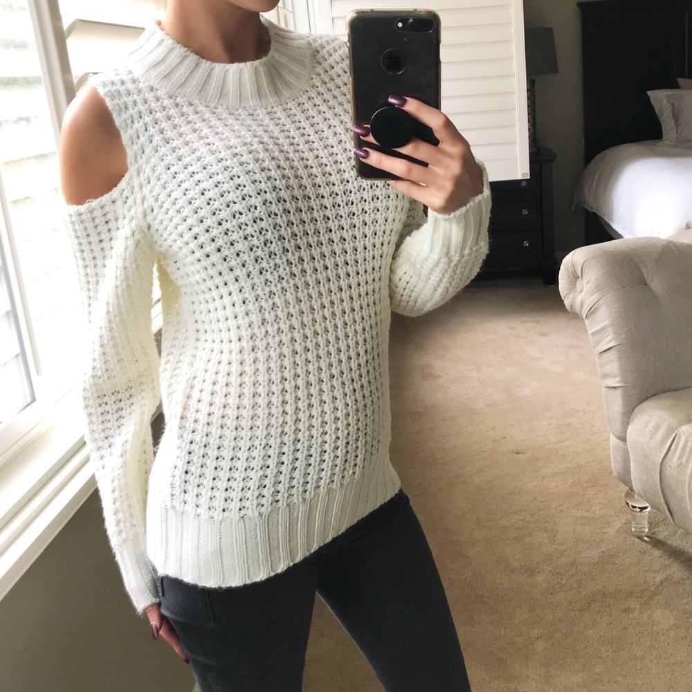 🚫SOLD🚫LAST//🎀Sale🎀COZY SWEATER in Creme - Picture 2 of 3