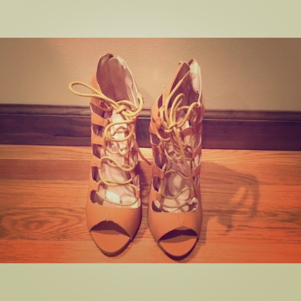 Women’s Tan Lace Up Heels, Size 7