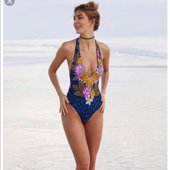UO Plunging V Printed One-Piece Swimsuit - Picture 4 of 8