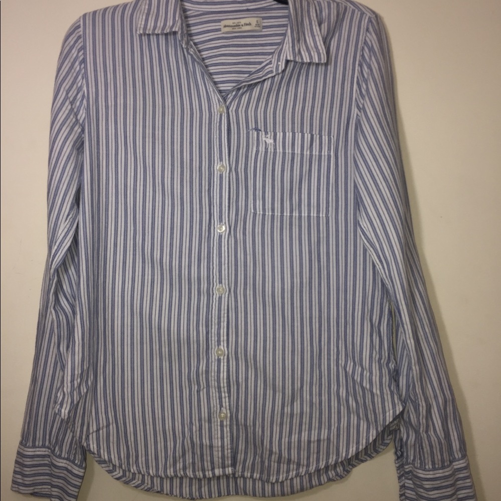 Abercrombie & Fitch button down shirt🔹