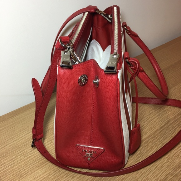 💯 AUTHENTIC Prada Bag - Picture 2 of 7