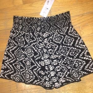 Black and white printed flowy shorts