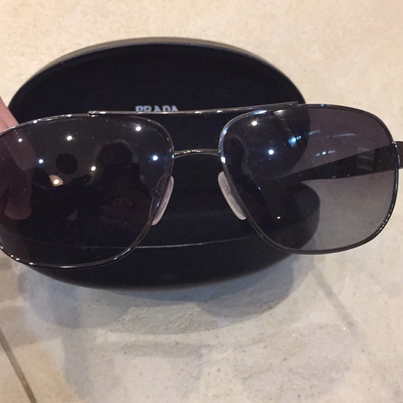 Prada sunglasses with case - Picture 2 of 5