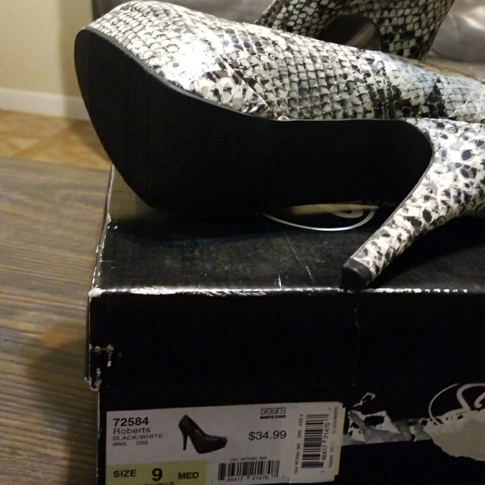 Nwt Womans High heal platform - Picture 2 of 6