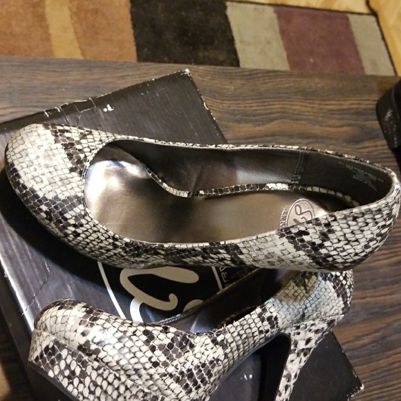 Nwt Womans High heal platform - Picture 3 of 6