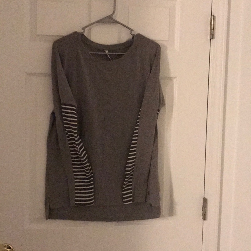 NWOT Under Armour long sleeve heat gear tshirt