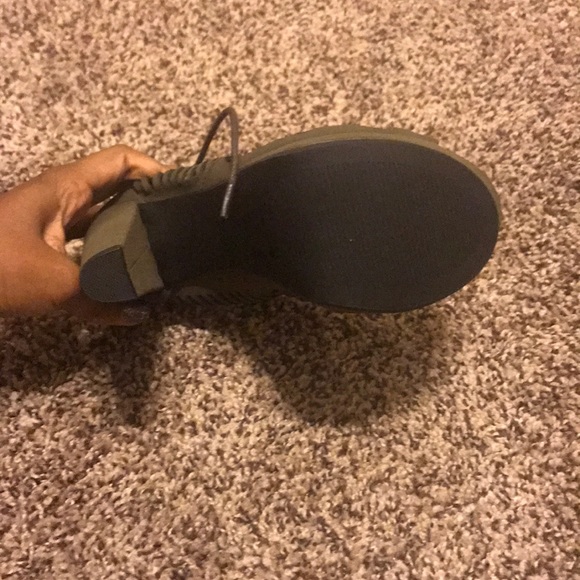 Green, Tall , tribal style heels. - Picture 7 of 7